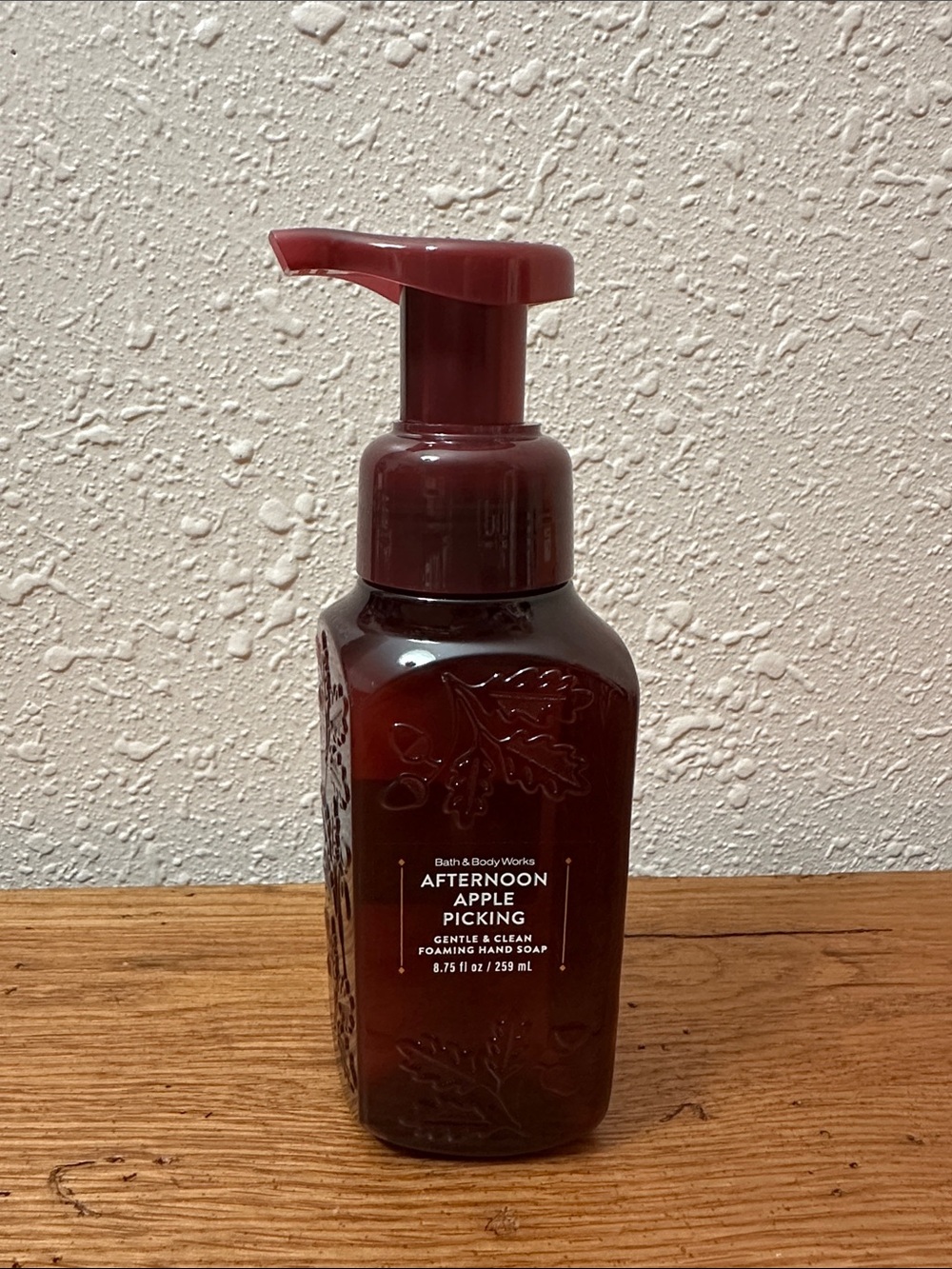 Bath & Body Works Afternoon Apple Pickling Foaming Hand Soap - Red